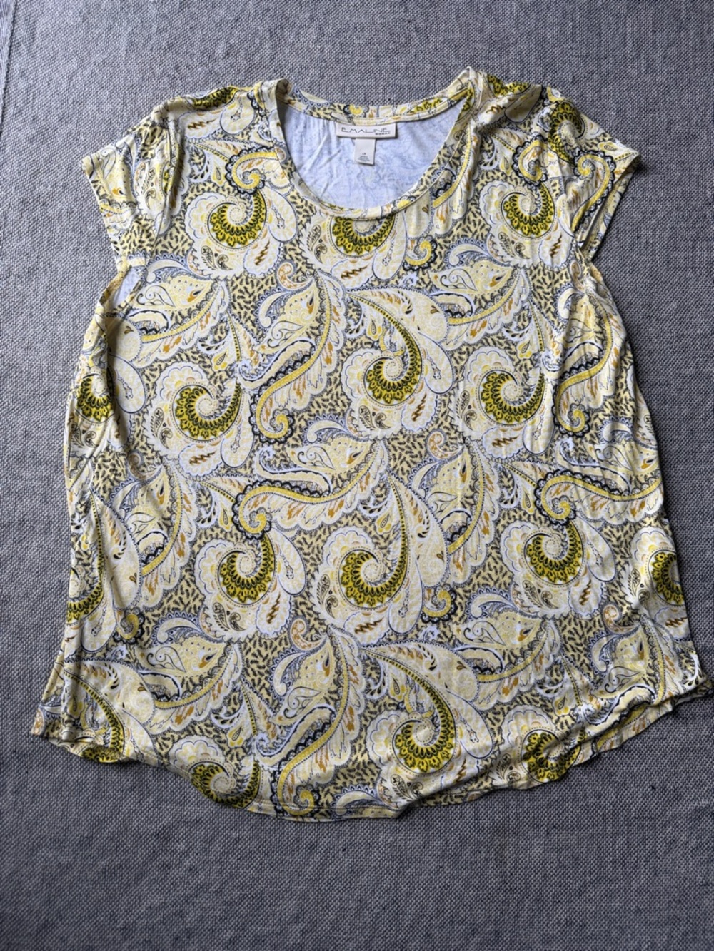 Dana Buchman Yellow Paisley Scoop Neck Short Sleeve Tee